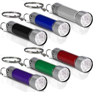 GOLDGE 12 Mini LED Taschenlampe Kinder Taschenlampe LED Schlüsselanhänger Taschenlampe Kleine Mini Lampe farbige Aluminium Kinder Handlampe Mini Taschenlampe Geschenke für Mitgebsel Kindergeburtstag [Energieklasse A] - Jetzt bei Amazon kaufen*