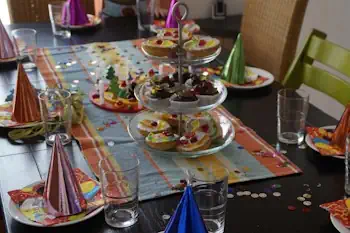 Kindergeburtstag bei schlechtem Wetter drinnen feiern.